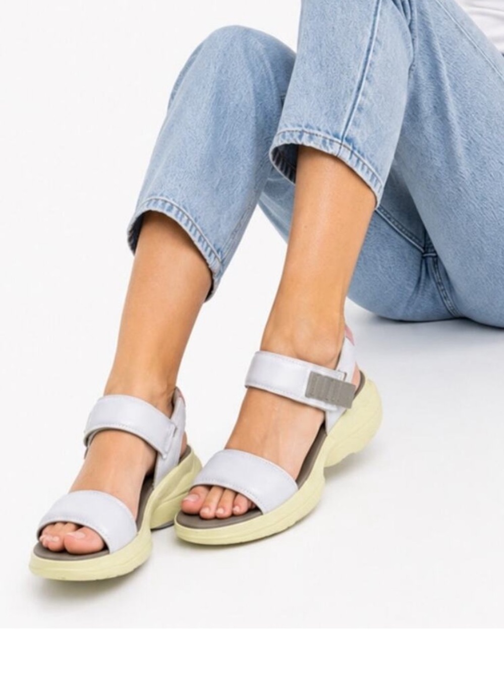 SOREL Women’s Explorer Blitz White Leather Ankle Strap Sport Sandal Size 9.5